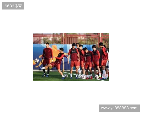 日本队全员集合备战麒麟挑战杯，前田大然“泡面头”抢眼