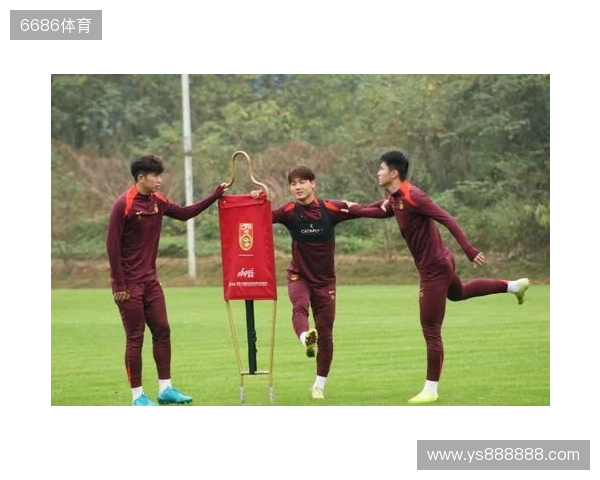 邵佳一探班U22国足重逢老友 9人归来鲁沪新星伤退