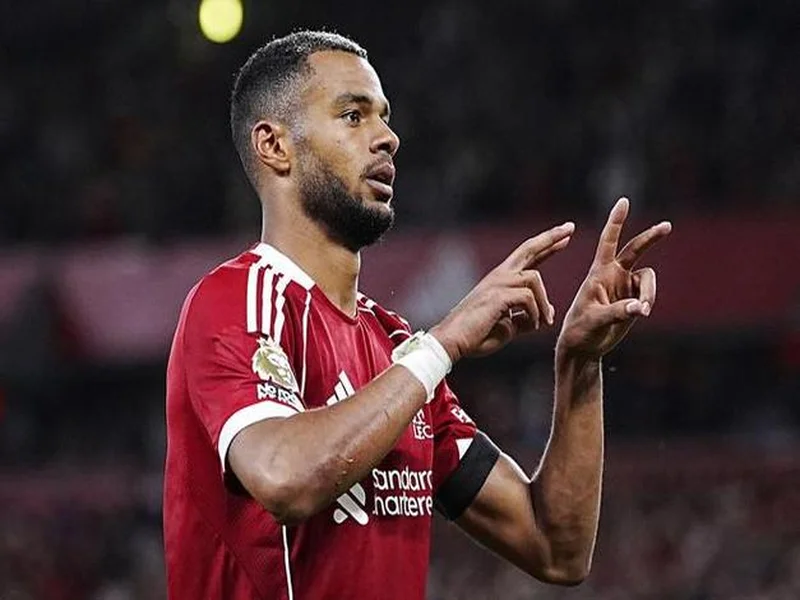 荷媒:利物浦有意阿尔克马尔新星斯密特,斯洛特对其很欣赏